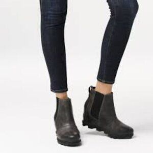 Sorel Joan of Arctic Chelsea Wedge Boots Size 9